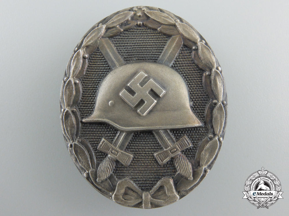 a_silver_wound_badge_in_case_of_issue;_mint_s0603301_2_