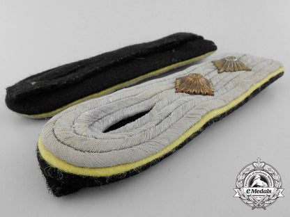 germany,_ss._a_pair_of_ss-_hauptsturmführer(_signals)_shoulder_boards_s0608274_1