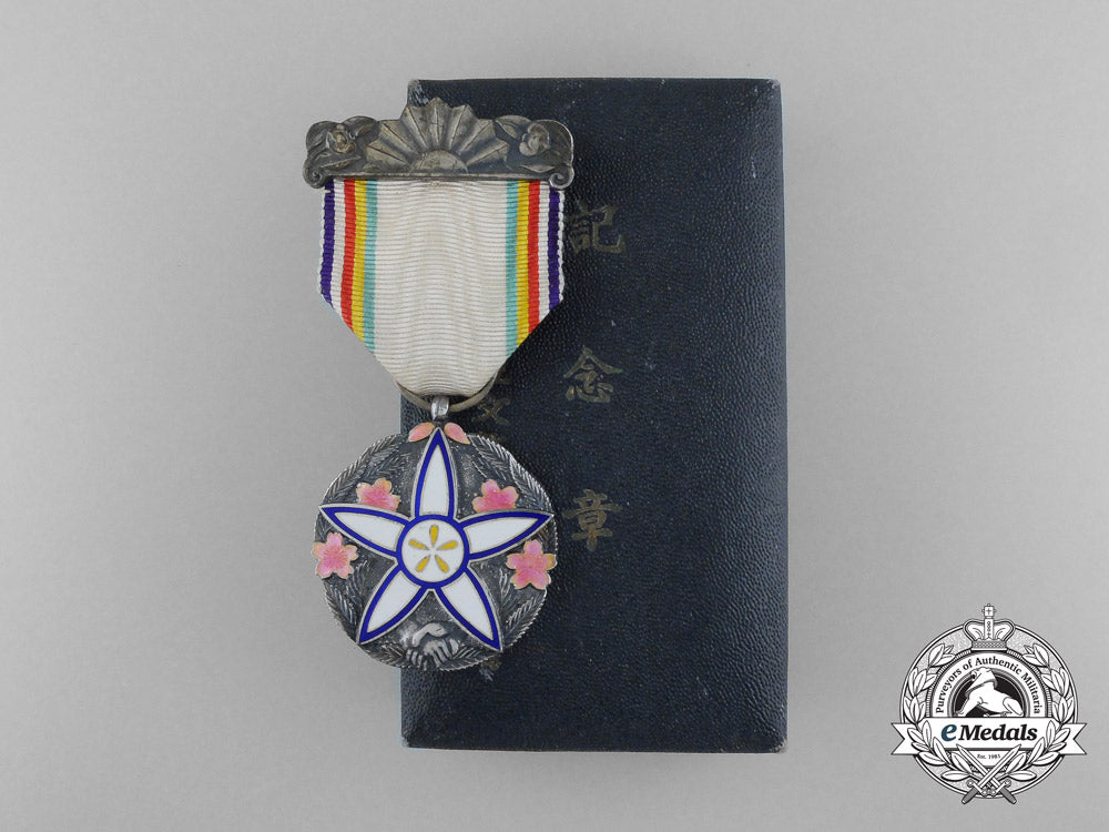 japan,_occupied_manchukuo._a1937_cultural_revitalization_medal_with_case_s0613075