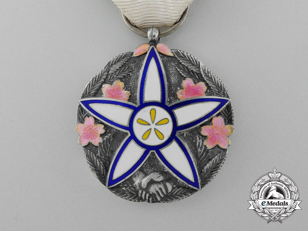 japan,_occupied_manchukuo._a1937_cultural_revitalization_medal_with_case_s0673083