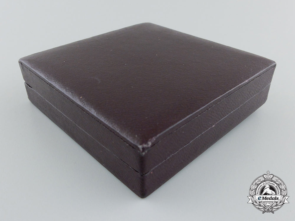 a_silver_wound_badge_in_case_of_issue;_mint_s0683313_2_