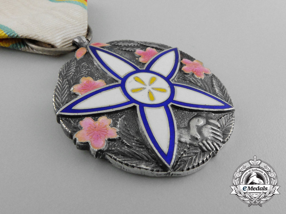 japan,_occupied_manchukuo._a1937_cultural_revitalization_medal_with_case_s0703087