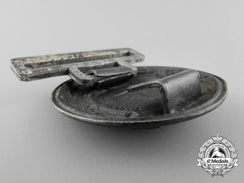 a_hanover_fire_defence_service_officer's_belt_buckle;_published_example_s0826456_3_
