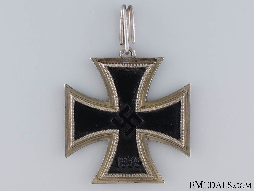a_rare_three_quarter_ring_knight's_cross_of_the_iron_cross1939_s0941125_copy.jpg53b1b59086b78