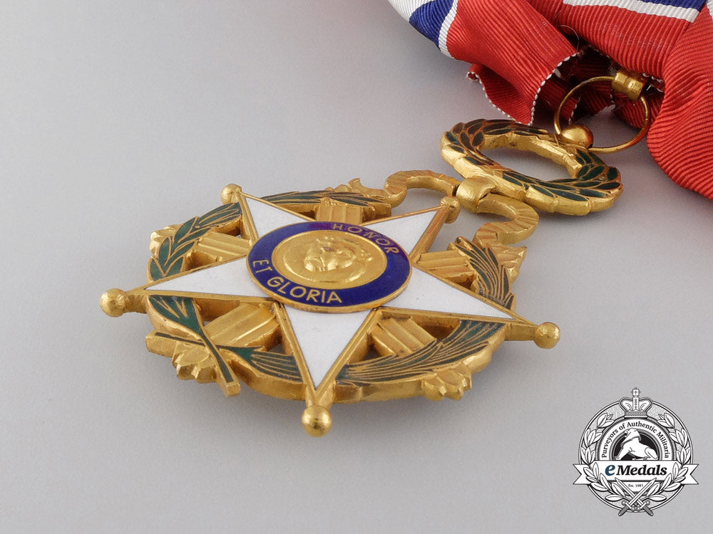 a_national_merit_order_of_paraguay;_grand_cross_set_s0947137