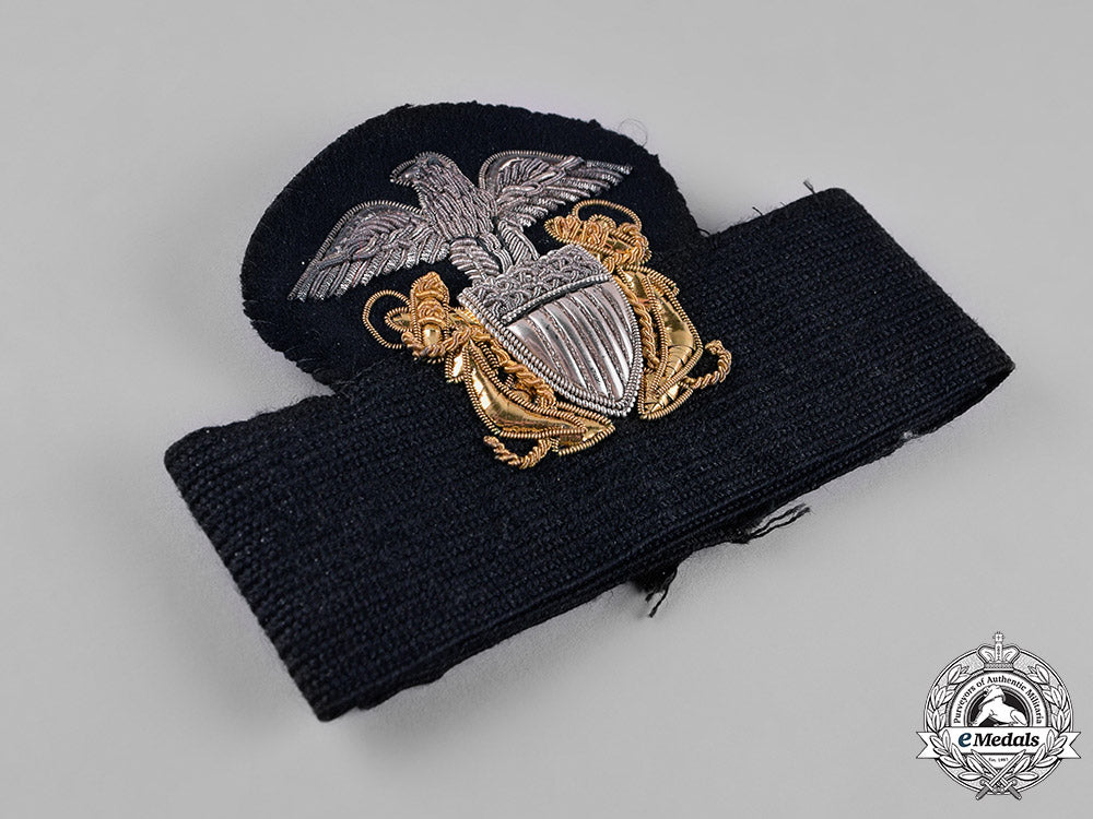 united_states._a_navy_cap_badge_and_three_shoulder_boards_s19_0194_1_1