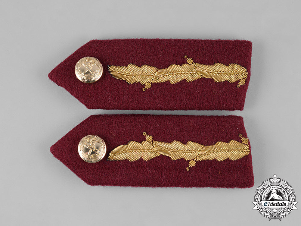 canada._two_sets_of_uniform_insignia_s19_0244