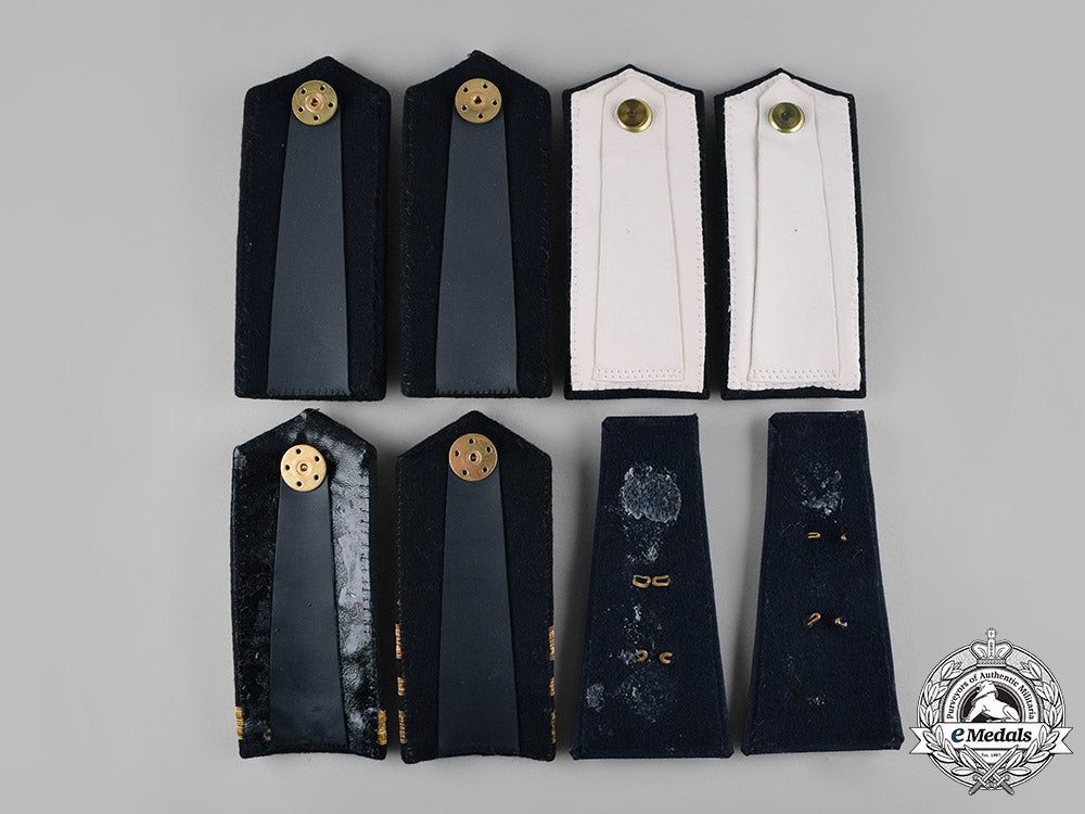canada._a_lot_of_thirty-_eight_army,_rcaf,_rcn,_rca_insignia_s19_0272