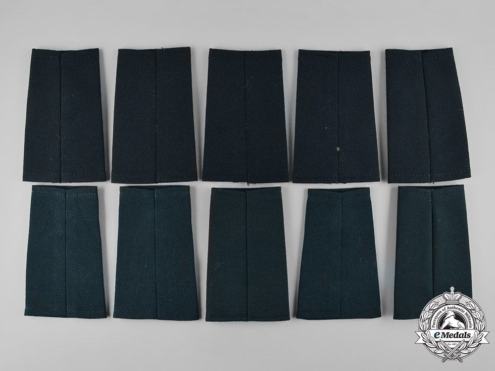 canada._a_lot_of_thirty-_eight_army,_rcaf,_rcn,_rca_insignia_s19_0278