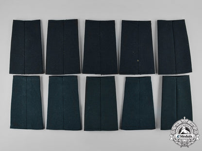 canada._a_lot_of_thirty-_eight_army,_rcaf,_rcn,_rca_insignia_s19_0278