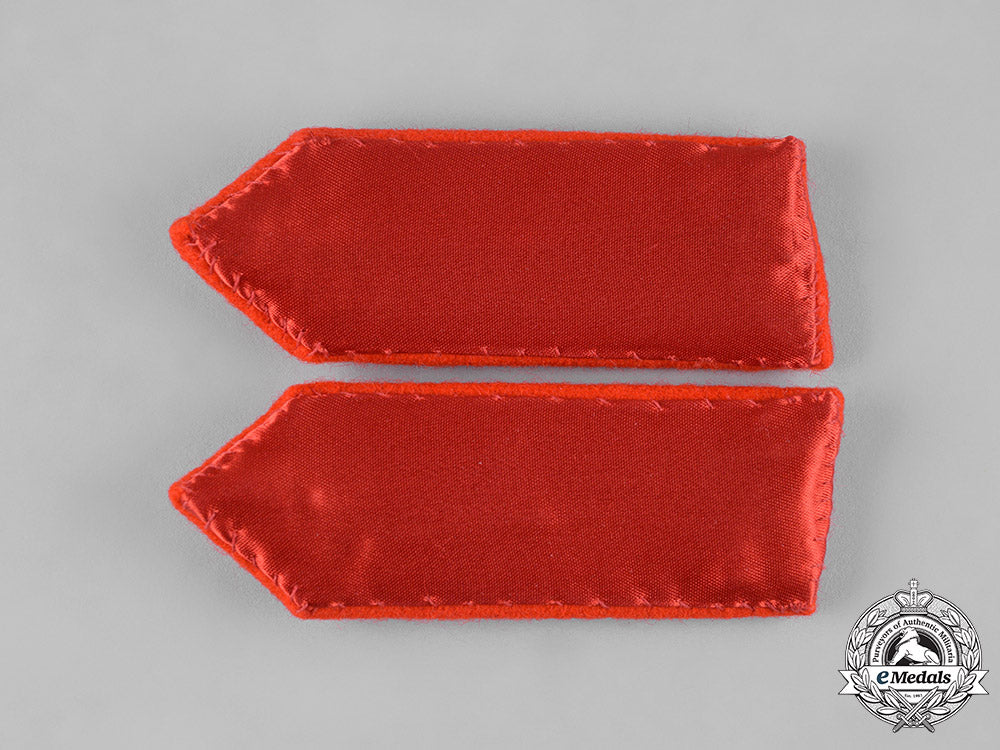 canada._a_lot_of_thirty-_eight_army,_rcaf,_rcn,_rca_insignia_s19_0282