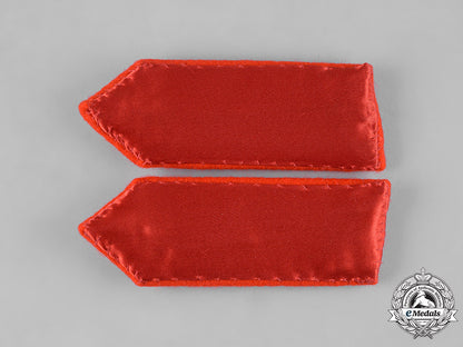 canada._a_lot_of_thirty-_eight_army,_rcaf,_rcn,_rca_insignia_s19_0282