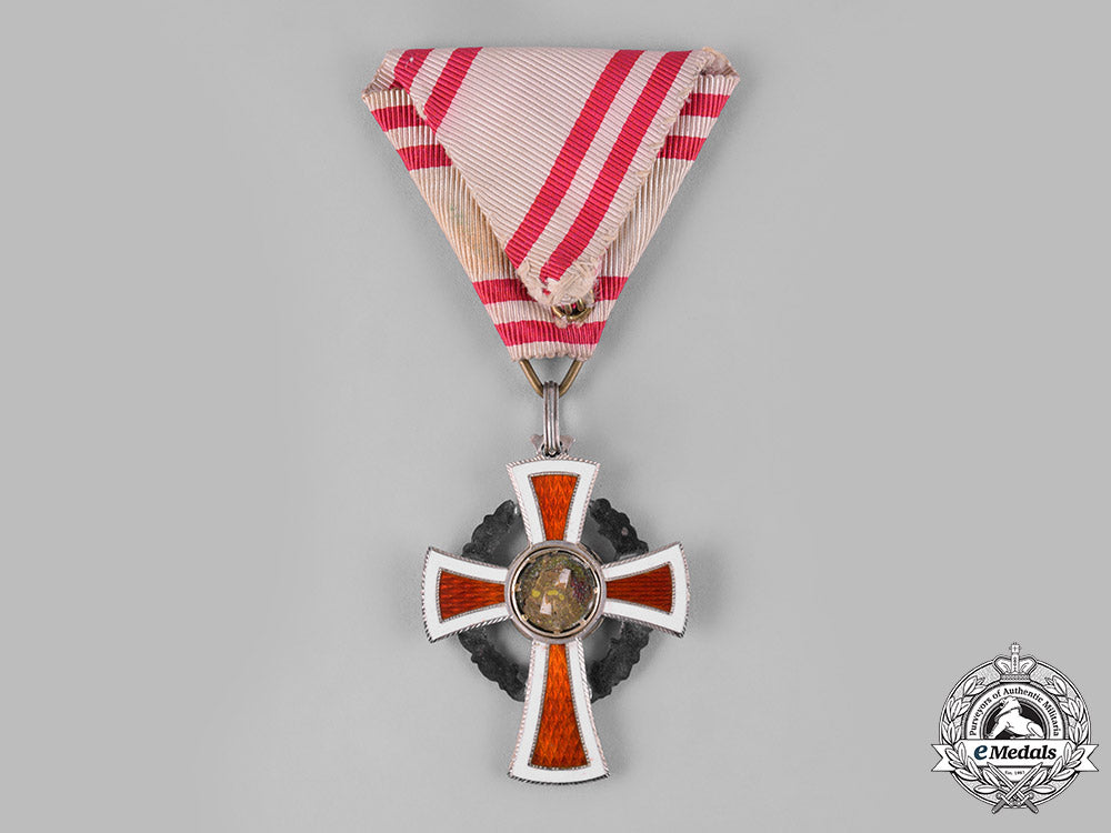 austria,_empire._an_honour_decoration_of_the_red_cross,_ii_class_with_war_decoration_s19_0395