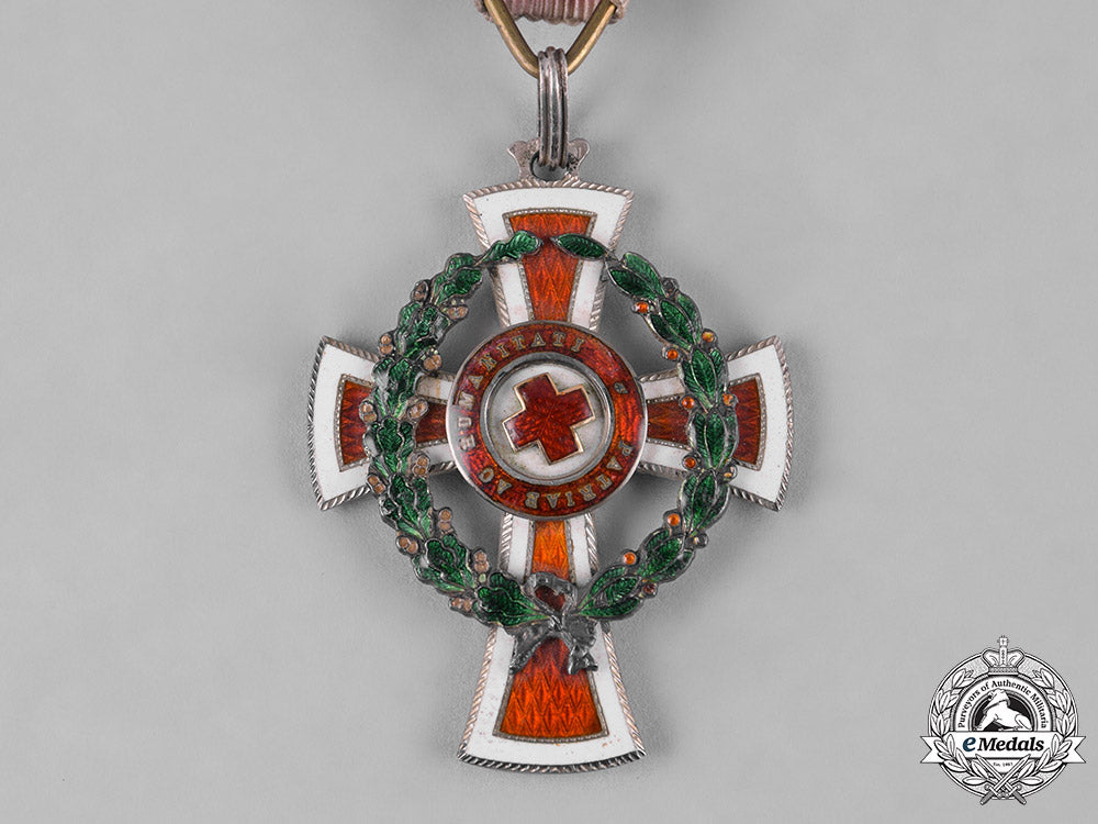 austria,_empire._an_honour_decoration_of_the_red_cross,_ii_class_with_war_decoration_s19_0396