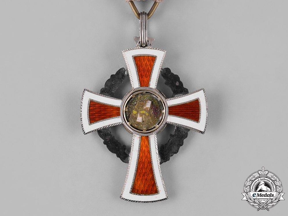 austria,_empire._an_honour_decoration_of_the_red_cross,_ii_class_with_war_decoration_s19_0397