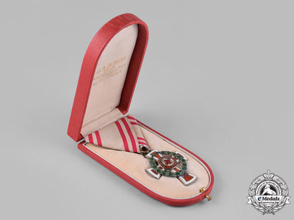 austria,_empire._an_honour_decoration_of_the_red_cross,_ii_class_with_war_decoration_s19_0401