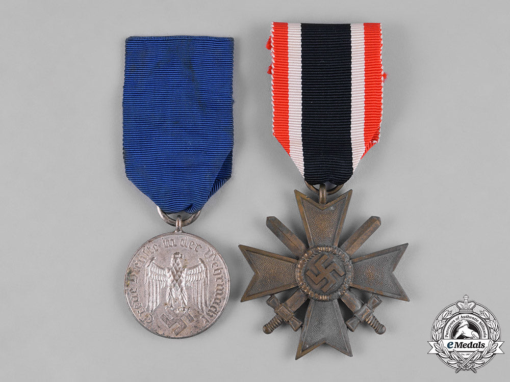 germany,_third_reich._a_pair_of_third_reich_era_awards_s19_0571