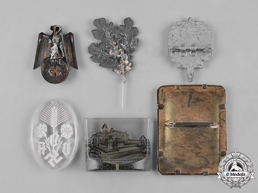 germany,_third_reich._a_group_of_mixed_insignia_s19_0711