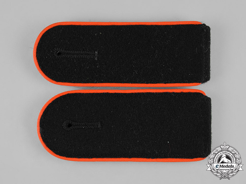 germany,_ss._a_pair_of_waffen-_ss_mann_artillery/_flak_shoulder_straps_s19_0757