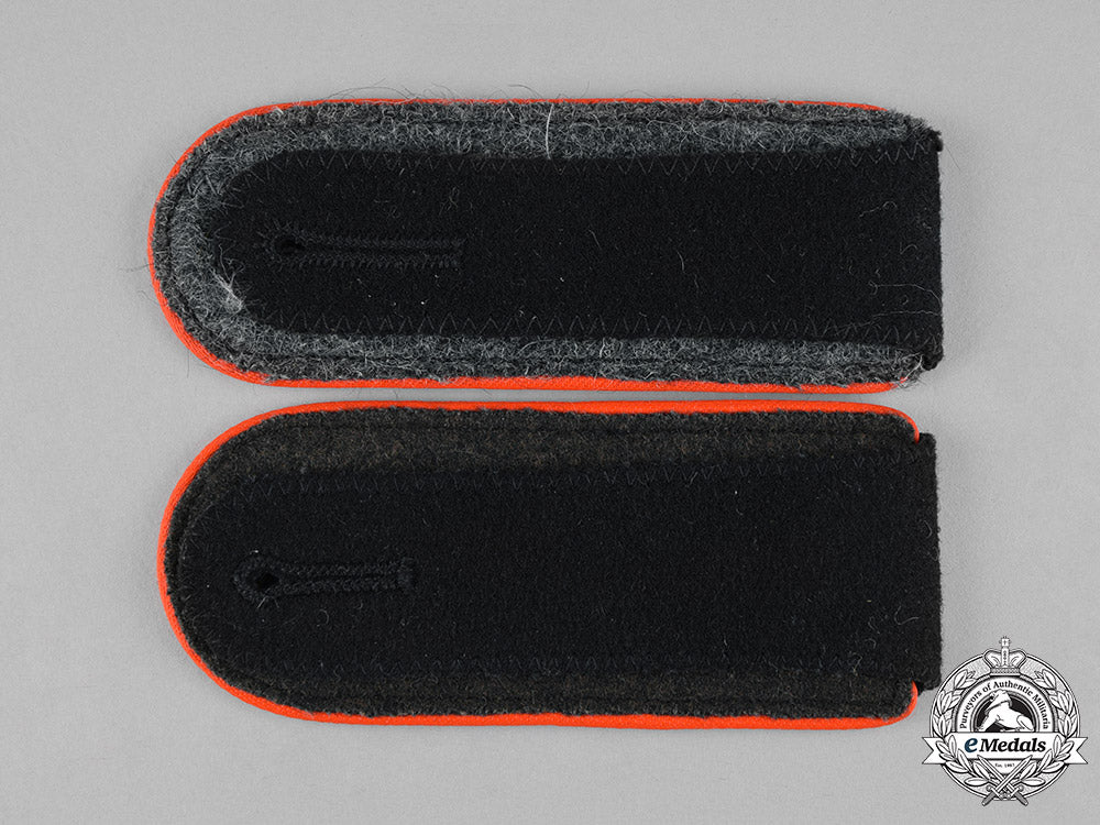 germany,_ss._a_pair_of_waffen-_ss_mann_artillery/_flak_shoulder_straps_s19_0758