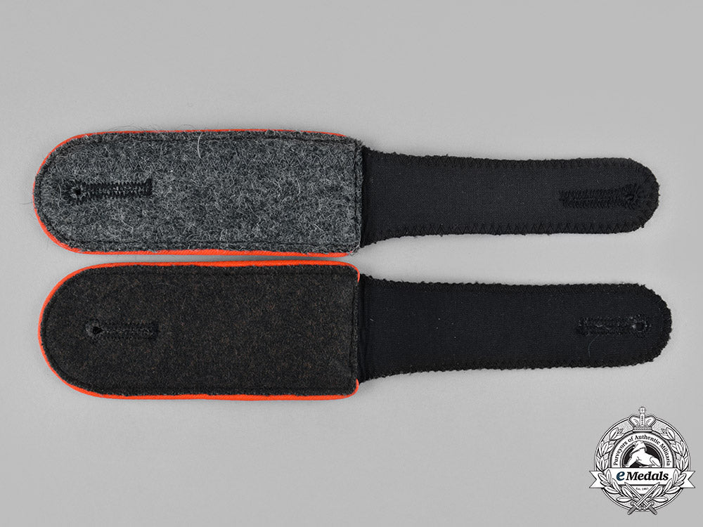 germany,_ss._a_pair_of_waffen-_ss_mann_artillery/_flak_shoulder_straps_s19_0759