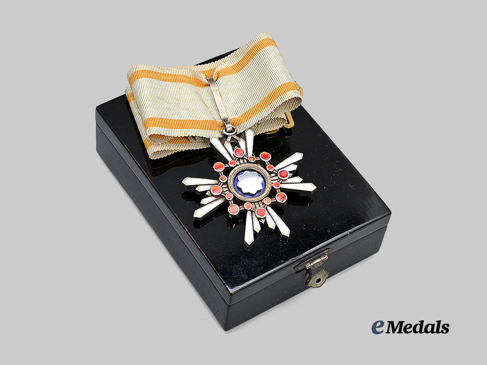 japan,_empire._a_cased_order_of_the_sacred_treasure,_i_i_i_class,_c.1935_e_medals__m0625-100_5