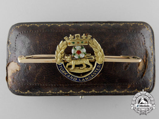 a_fine_york_and_lancaster_regiment_brooch_in_gold_with_case_s_403