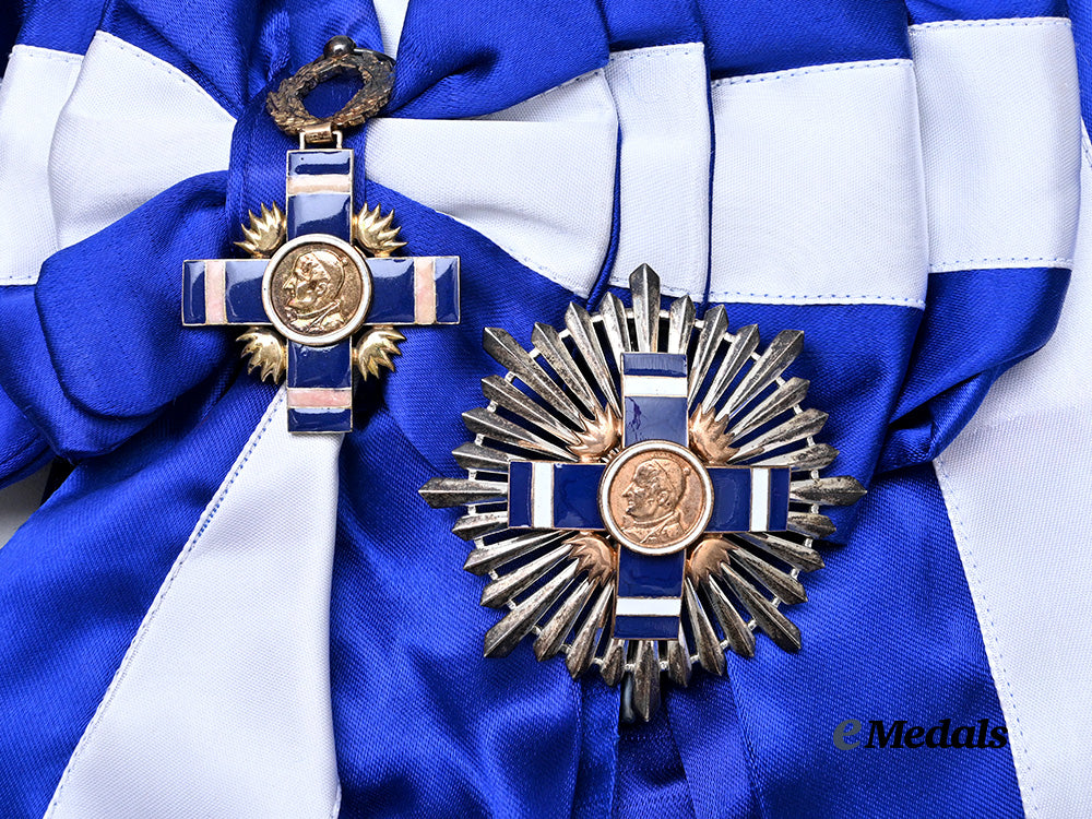 el_salvador,_republic._a_national_order_of_josé_matías_delgado,_grand_cross_set_in_case_e_medals__w8668_5