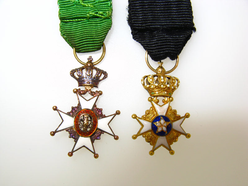 two_miniature_awards_sw117002