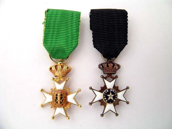 two_miniatures_sw910001