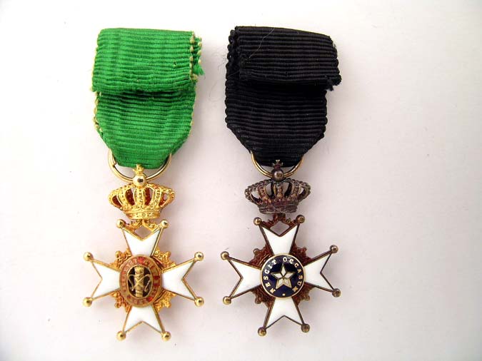 two_miniatures_sw910002