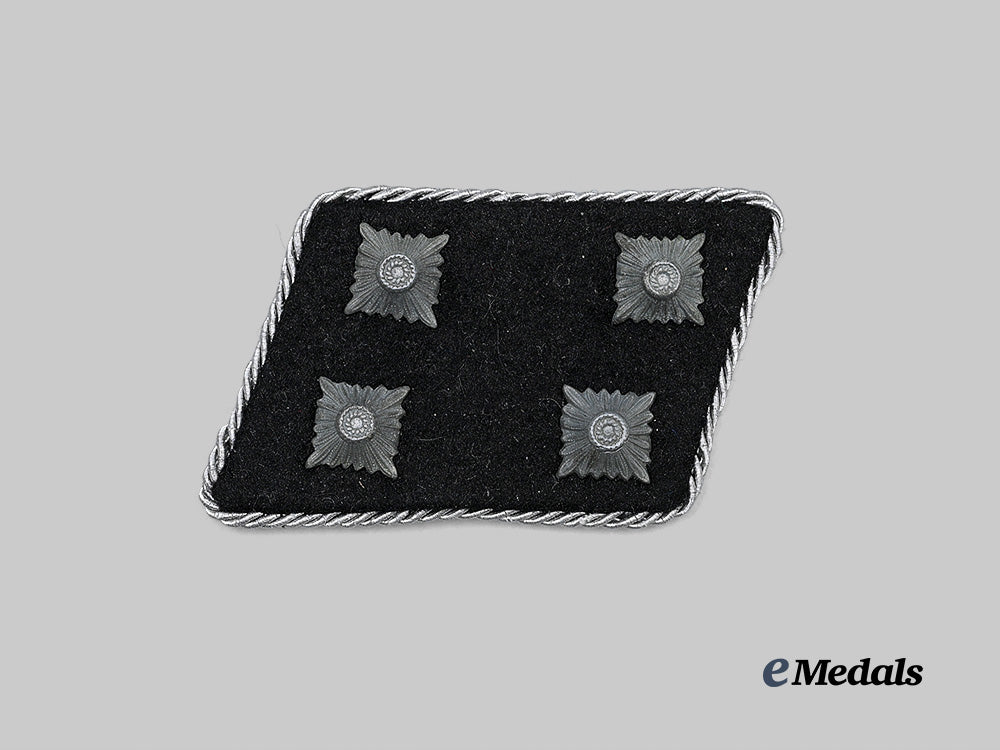germany,_s_s._a_waffen-_s_s_sturmbannführer_collar_tab_e_medals__g63033_2