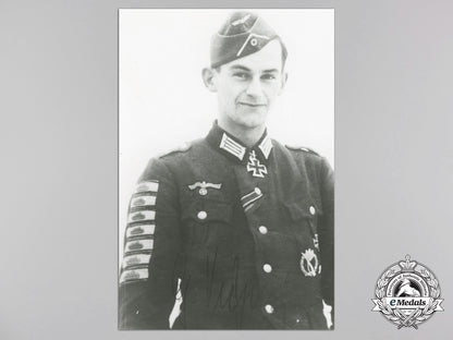 a_post_war_signed_photograph_of_knight's_cross_recipient;_günther_viezenz_t_023_1