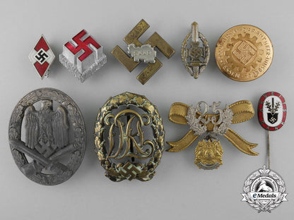 a_lot_of_second_war_german_badges&_pins_t_444