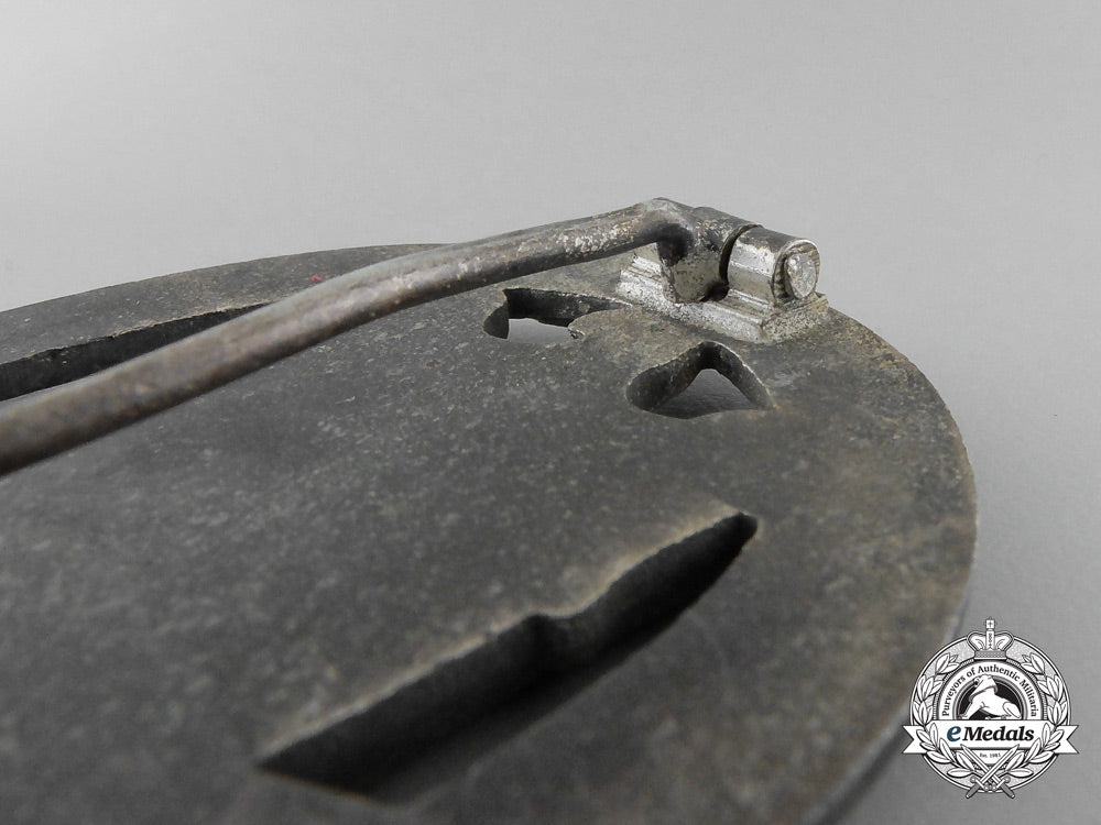a_lot_of_second_war_german_badges&_pins_t_450