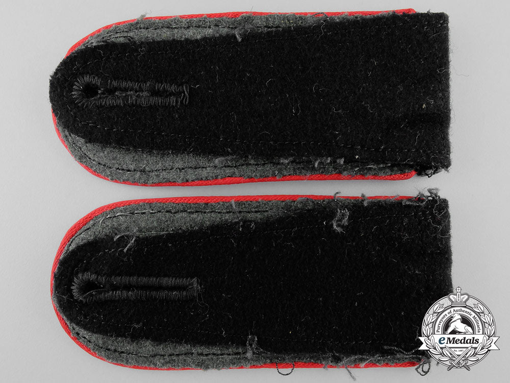 a_pair_of_waffen-_ss_artillery_unterscharfuhrer_shoulder_straps_t_460