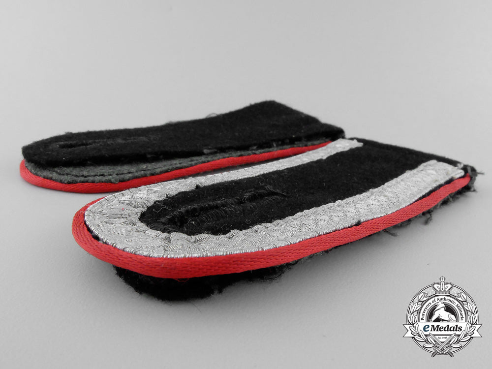 a_pair_of_waffen-_ss_artillery_unterscharfuhrer_shoulder_straps_t_461