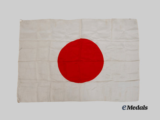 japan,_empire._a_second_war_era_flag_e_medals__w8682_2