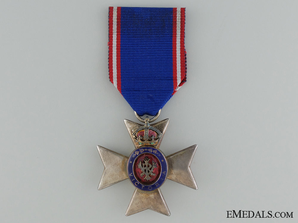 the_royal_victorian_order;_member's_badge(_m.v.o)_the_royal_victor_539608a990639