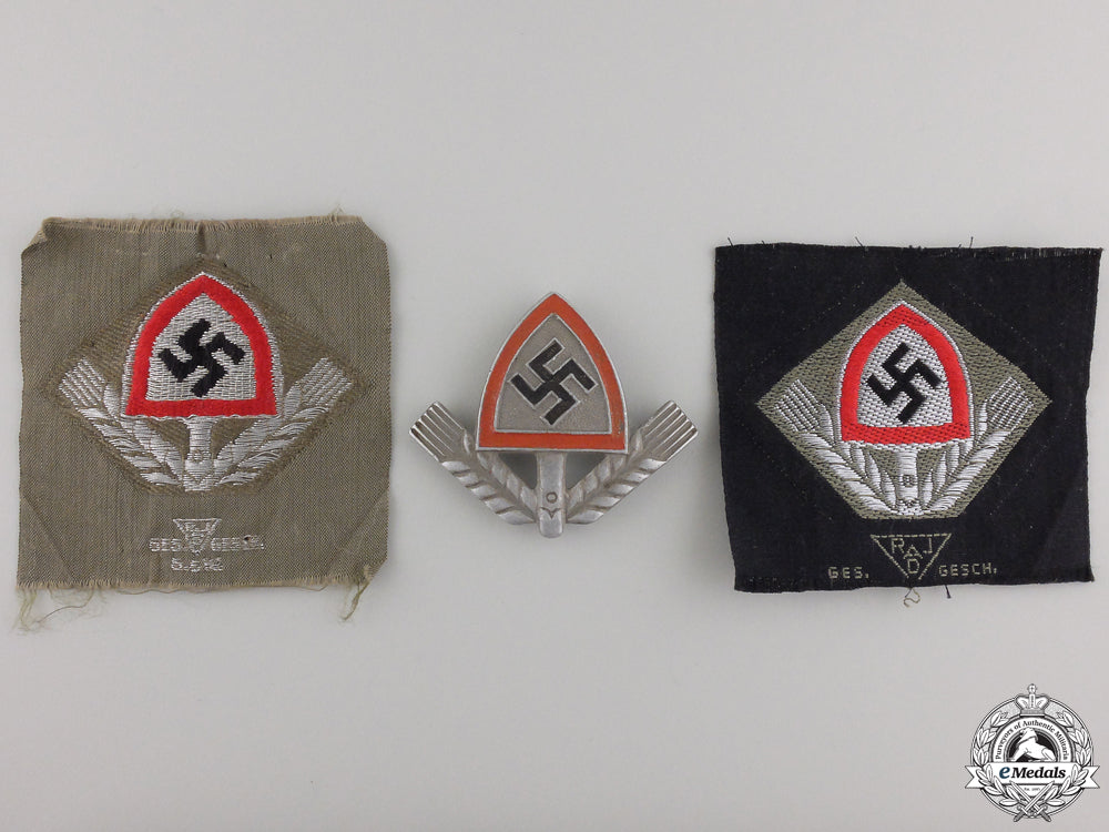 three_items_of_rad_insignia__three_items_of__558ea0820a3ba
