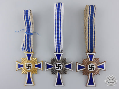 three_second_war_german_mother's_crosses_three_second_war_54df747feafda