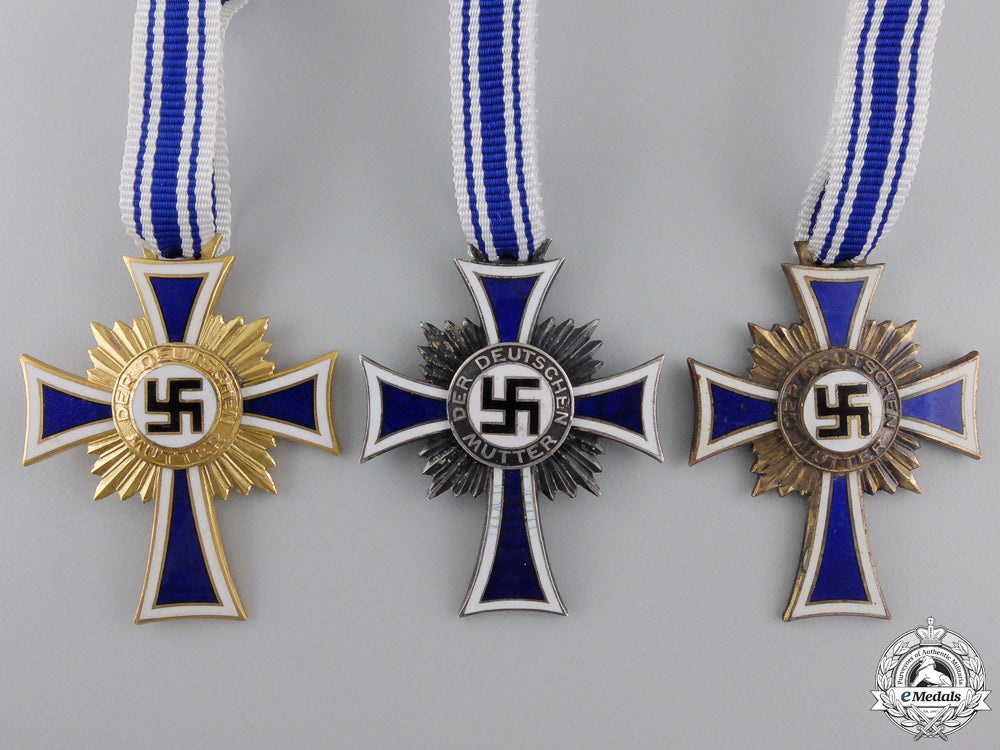three_second_war_german_mother's_crossess_three_second_war_552405a27312d