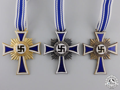 three_second_war_german_mother's_crossess_three_second_war_552405a27312d