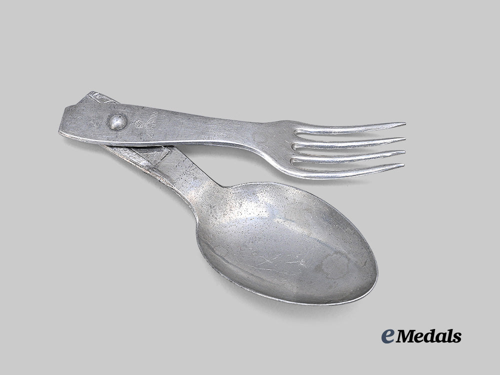 germany,_wehrmacht._a_field_spork,_mid-_war_example,_by_e_s_m_e_medals__g62662_3