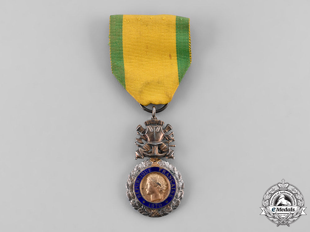 france,_iii_republic._a_military_medal,_type_iii_with_uniface_trophy-_of-_arms,_c.1918_tray16_4_lo_019