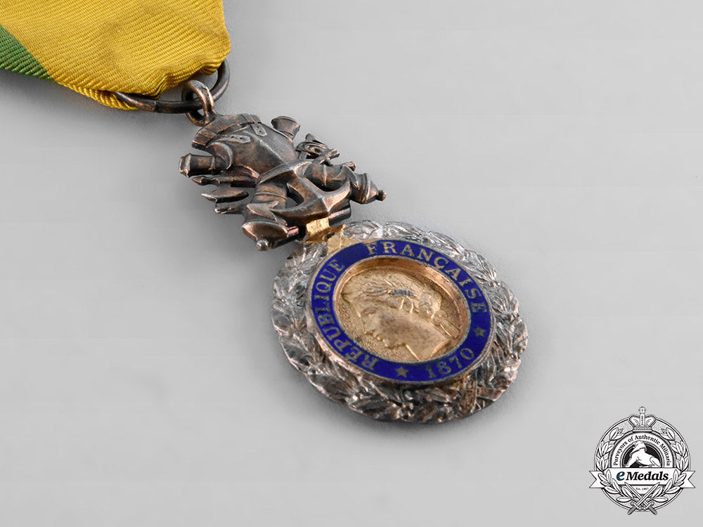 france,_iii_republic._a_military_medal,_type_iii_with_uniface_trophy-_of-_arms,_c.1918_tray16_4_lo_022