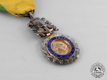france,_iii_republic._a_military_medal,_type_iii_with_uniface_trophy-_of-_arms,_c.1918_tray16_4_lo_022
