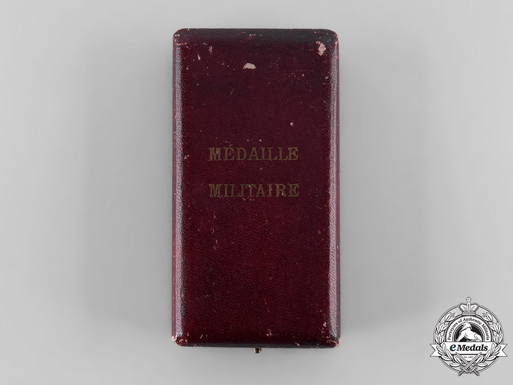 france,_iii_republic._a_military_medal,_type_iii_with_uniface_trophy-_of-_arms,_c.1918_tray16_4_lo_023
