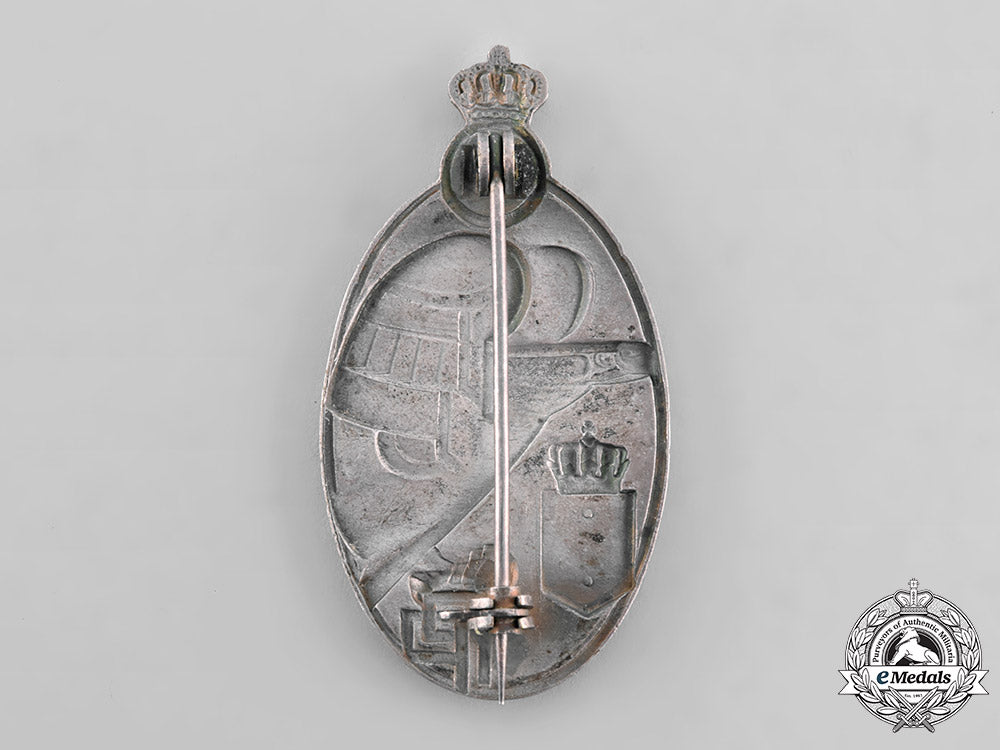 romania,_kingdom._a_military_academy_graduate_badge,_ii_class_silver_grade,_c.1940_tray208_5_lo_061