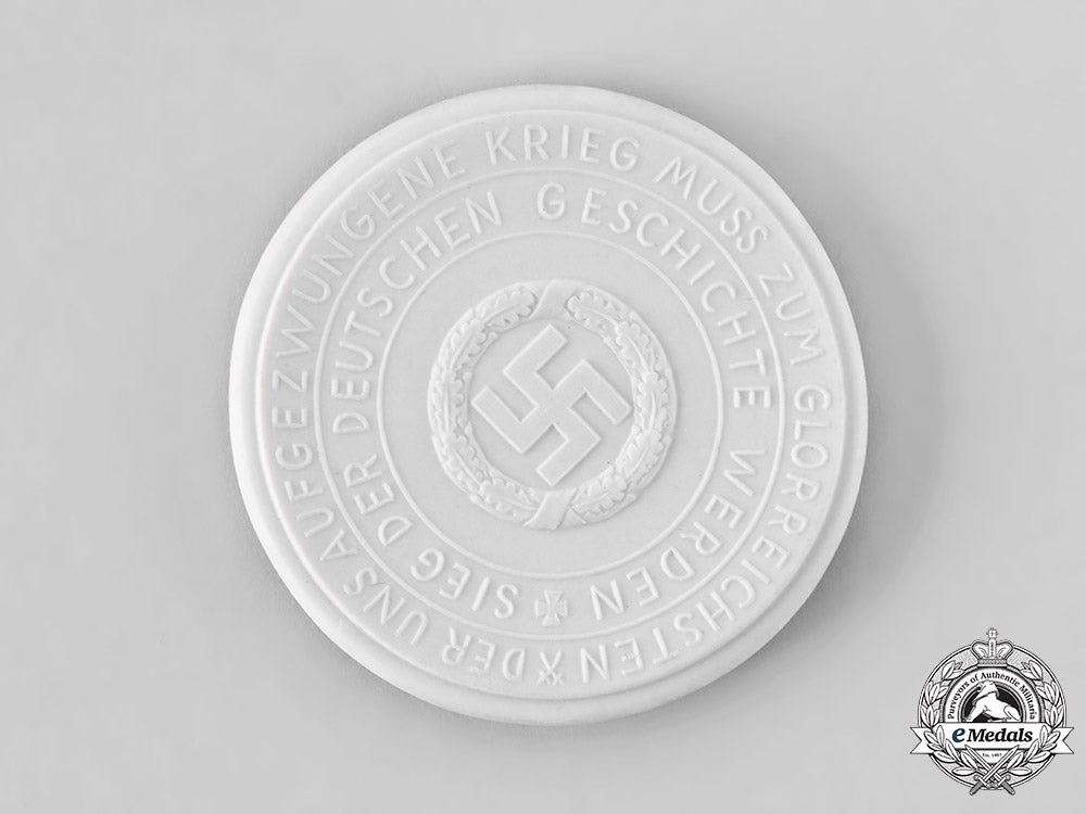 germany,_third_reich._a1940_surrender_of_france_commemorative_porcelain_medallion,_with_case_tray209_2_lo_008_1_1